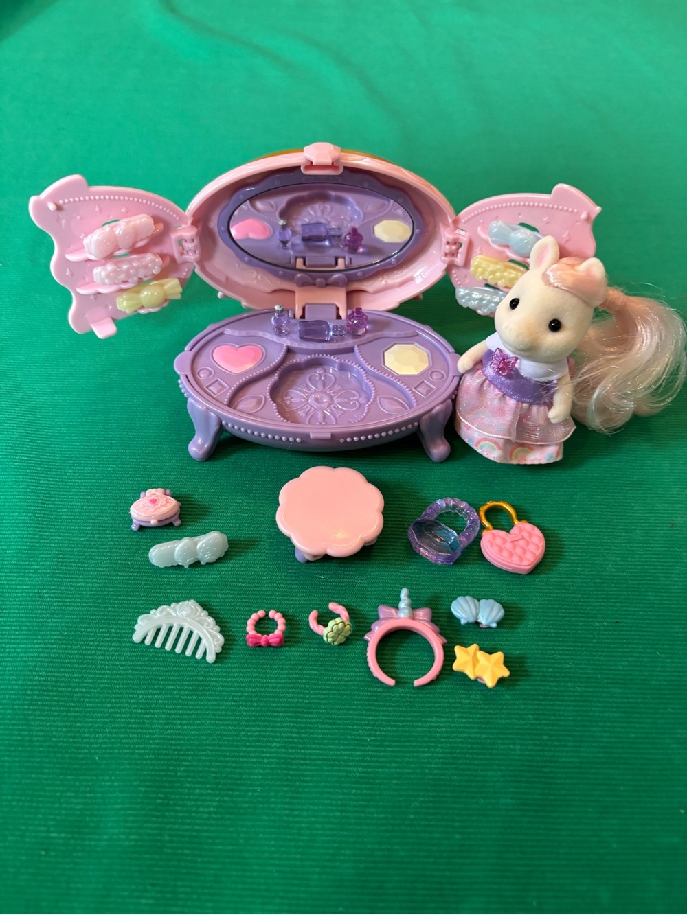 Calico Critters Pony Vanity Dresser set compact accessories
Complete w her stoo